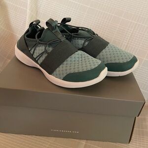 NWT Vionic athletic shoes